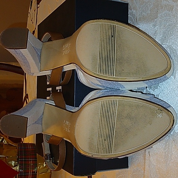 Naturalizer Sandals - Picture 10 of 11